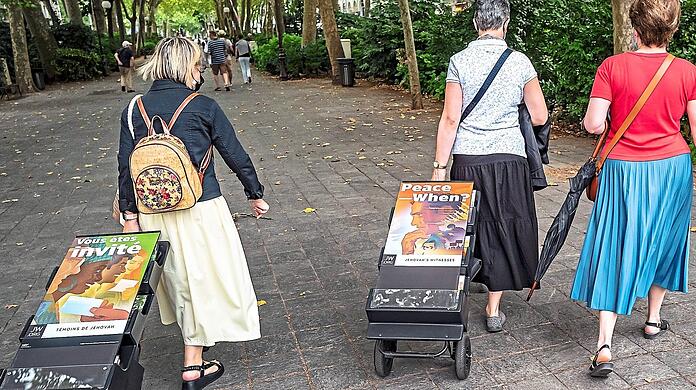 Die Zeugen Jehovas gibt es international, in Deutschland wird die Gemeinschaft auf etwa 170.000 Mitglieder geschätzt.