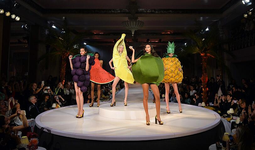 Nächsten Frühjahr wird die Mode ganz schön Banane - zumindest wenn es nach der Taschen- und Schuhdesignerin Charlotte Olympia geht.