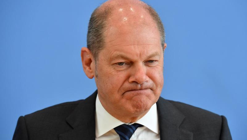 Milliardenschweres Krisenpaket: Bundesfinanzminister Scholz hatte vor der Sitzung für drei "Instrumente der Solidarität" geworben. Milliardenschweres Krisenpaket: Bundesfinanzminister Scholz hatte vor der Sitzung für drei "Instrumente der Solidarität" geworben.