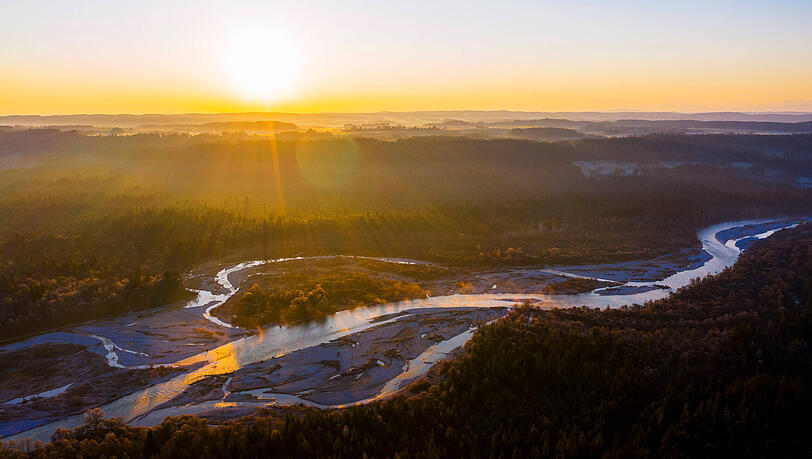 Wunderschön schlängelt sich die Isar durch die Pupplinger Au. Hier können große und kleine Wanderer sich eine Auszeit nehmen. Wunderschön schlängelt sich die Isar durch die Pupplinger Au. Hier können große und kleine Wanderer sich eine Auszeit nehmen.