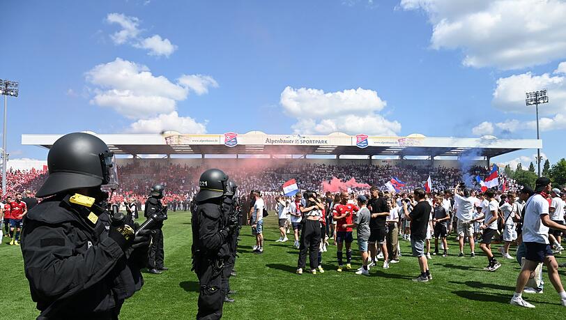 Der Sportpark Unterhaching ist wegen nicht ausreichenden Sicherheitskonzeptes von der Gemeinde gesperrt worden.