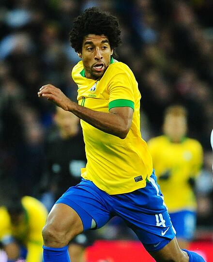 Dante: Lange hat er darauf gewartet, am Mittwochabend war es soweit. Der Innenverteidiger feierte sein Debüt im gelben Dress der Brasilianer, spielte 90 Minuten. Trainer Luiz Felipe Scolari lobte nach der Partie: "Wir haben einen Spieler für die Zukunft gefunden." Beim 0:1 etwas schläfrig, ansonsten souverän wie bei Bayern. Brasilien verlor dennoch 1:2.