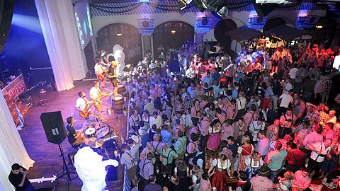 Wiesn-Party ohne Sperrstunde: So schön ist es im Wiesnzelt am Stiglmaierplatz.