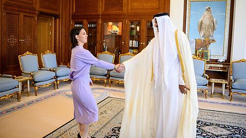 Außenministerin Annalena Baerbock wird von Scheich Tamim bin Hamad Al Thani, Emir von Katar, empfangen.
