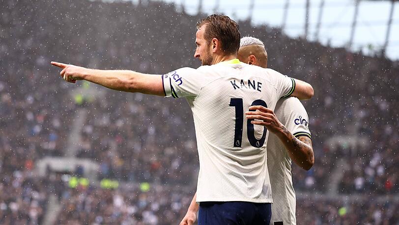 49 Tore fehlen Harry Kane noch zum Rekord von Alan Shearer, der allerdings wohl noch warten kann. 49 Tore fehlen Harry Kane noch zum Rekord von Alan Shearer, der allerdings wohl noch warten kann.