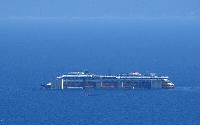 Die Costa Concordia verlässt endlich Giglio - Die Bilder von der letzten Reise zum Abwracken.