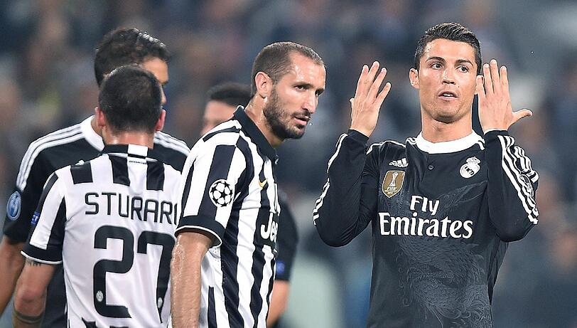 Das Hinspiel entschied Juventus Turin mit 2:1 für sich. Hier leidet Real Madrids Cristiano Ronaldo (rechts).