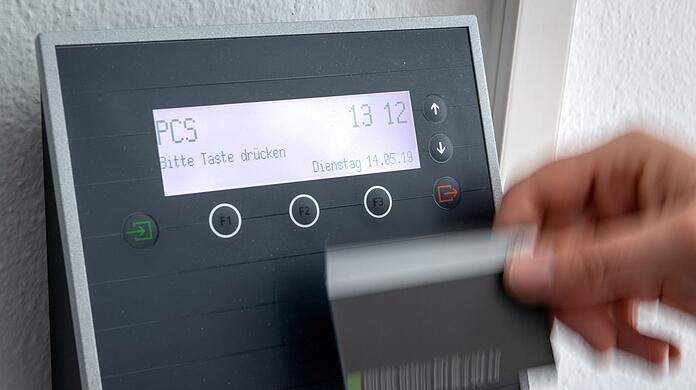 Per Terminal, App oder Mail - Arbeitszeiterfassung muss in Deutchland sein. (Symbolbild)