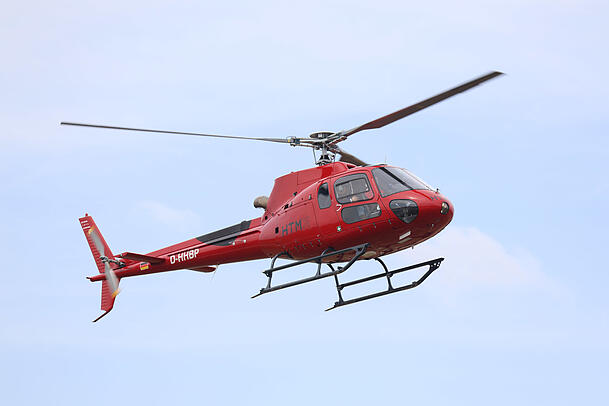 Noch vor Beginn der Bauma ist die AZ schon mit dem Heli über dem Messegelände unterwegs. Noch vor Beginn der Bauma ist die AZ schon mit dem Heli über dem Messegelände unterwegs.