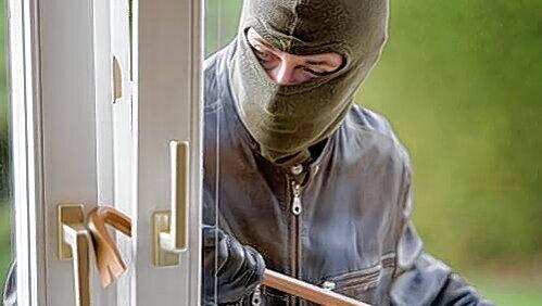 Diebe haben in einem Juweliergeschäft in Oberfranken wertvolle Schmuckgegenstände im Wert von etwa einer Million Euro gestohlen. (SYMBOLBILD) Diebe haben in einem Juweliergeschäft in Oberfranken wertvolle Schmuckgegenstände im Wert von etwa einer Million Euro gestohlen. (SYMBOLBILD)