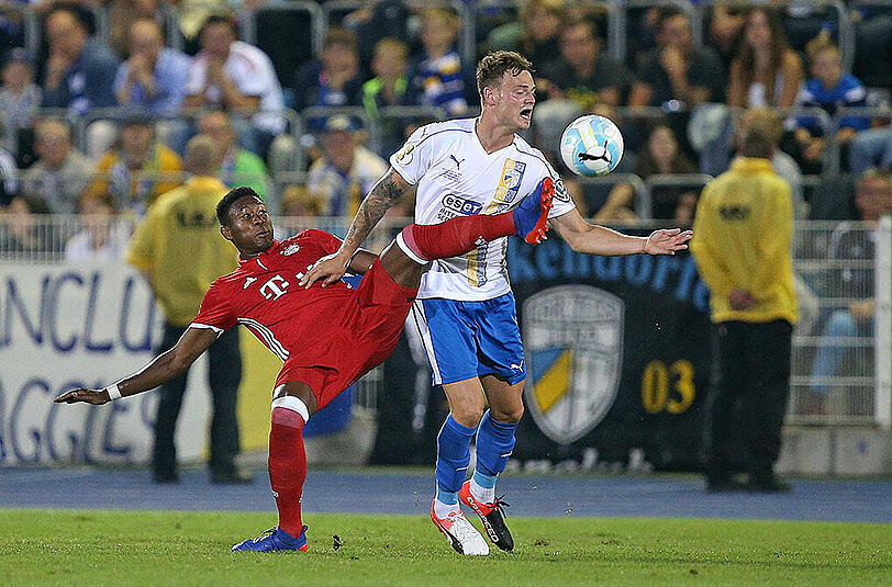 David Alaba, Note 2: Vertrat den geschonten Mats Hummels in der Abwehrmitte, kennt diese Position ja seit Pep. Genauso sicher wie Nebenmann Martinez.