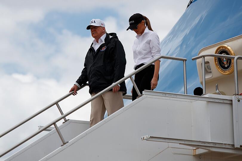 Der US-Präsident Donald Trump besucht die Krisenregion Florida.