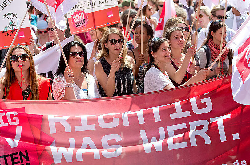 Ein Münchner Elternbeirat ruft zur Demo am Marienplatz auf.