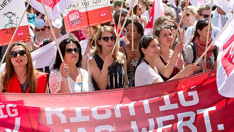 Ein Münchner Elternbeirat ruft zur Demo am Marienplatz auf. Ein Münchner Elternbeirat ruft zur Demo am Marienplatz auf.