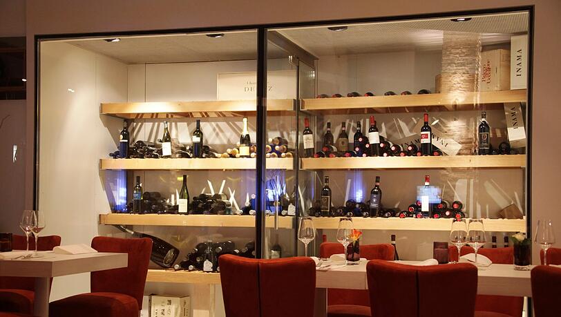 Schmuckstück des Gecco: Der begehbare Weinschrank, der vom selben Händler befüllt wird wie der des Tantris oder des Aquarello. Schmuckstück des Gecco: Der begehbare Weinschrank, der vom selben Händler befüllt wird wie der des Tantris oder des Aquarello.