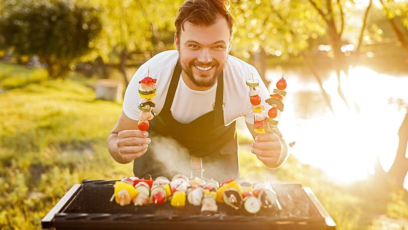 Auch beim Grillen sollte man auf Umwelt und Tierwohl Acht geben.