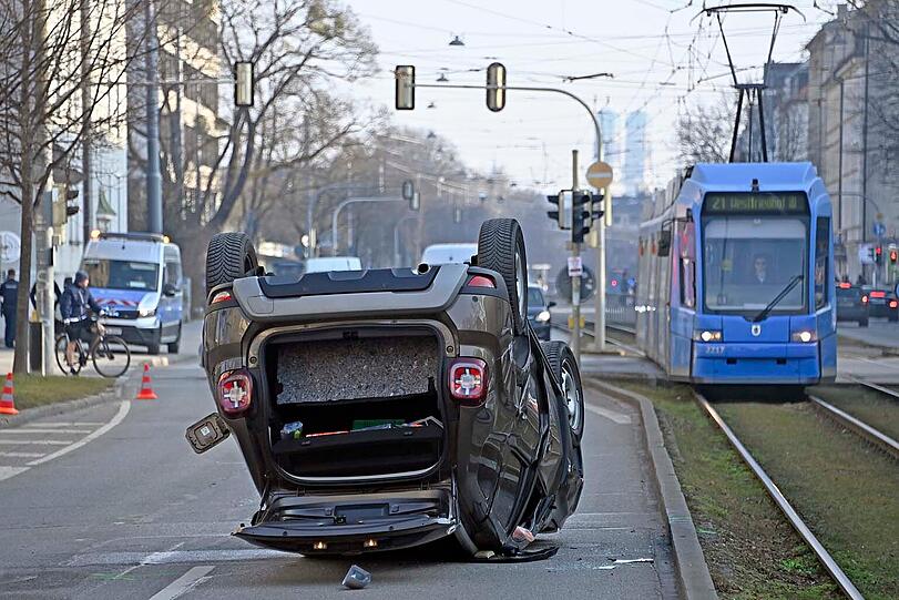 Auf der Dachauer Straße hat sich am Sonntagnachmittag ein Unfall ereignet.