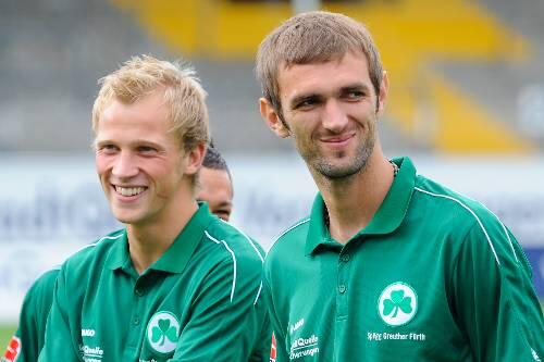 Rotsünder Mirko Hrgovic (rechts) dürfte das Lachen vergangen sein: Kim Falkenberg  könnte ihn als Linksverteidiger  ersetzen.