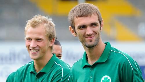 Rotsünder Mirko Hrgovic (rechts) dürfte das Lachen vergangen sein: Kim Falkenberg könnte ihn als Linksverteidiger ersetzen. Rotsünder Mirko Hrgovic (rechts) dürfte das Lachen vergangen sein: Kim Falkenberg könnte ihn als Linksverteidiger ersetzen.