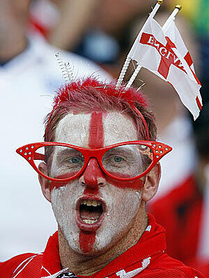 Am Dienstagabend trifft unsere Elf auf England, den Erzrivalen der deutschen Nationalmannschaft. Und diese Fans wollen wir nicht jubeln sehen!