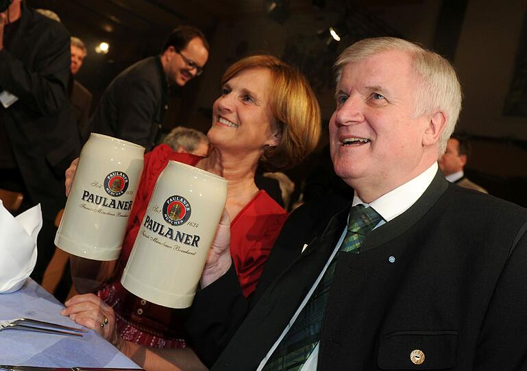 Der bayerische Ministerpräsident Horst Seehofer (CSU) und seine Frau Karin.