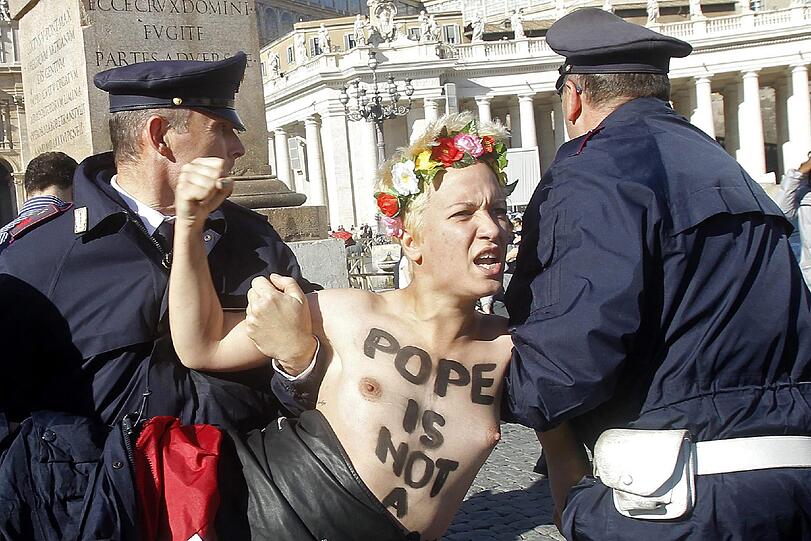"Der Papst ist kein Politiker": Femen-Protest in Rom.