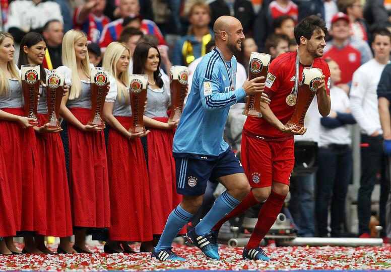 Konfetti, Bierduschen und Meisterschale: Die besten Bilder von der Bayern-Party aus der Allianz Arena!