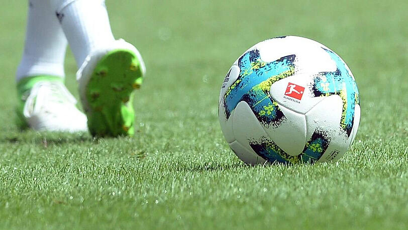 In der fünften Liga gab es einen Nazi-Eklat. In der fünften Liga gab es einen Nazi-Eklat.