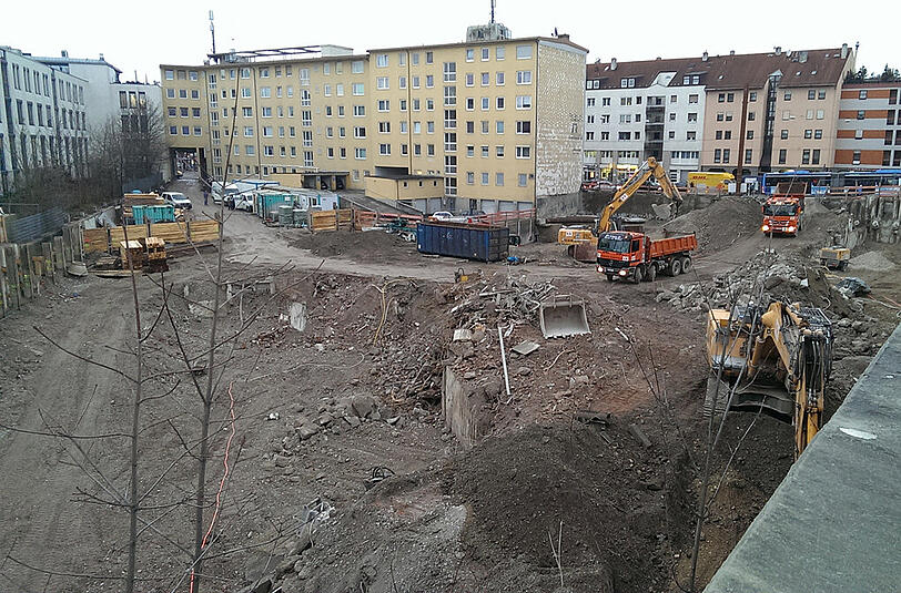 Große Baugrube an der Landsberger Straße: Hier entsteht das Trikot-Office.