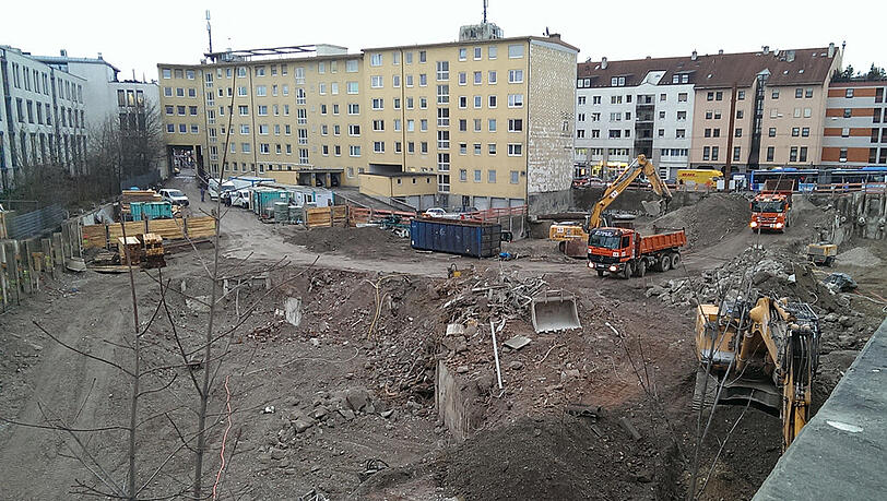 Große Baugrube an der Landsberger Straße: Hier entsteht das Trikot-Office. Große Baugrube an der Landsberger Straße: Hier entsteht das Trikot-Office.