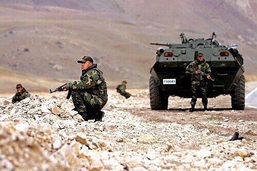 Türkische Soldaten in der Gebirgsregion an der Grenze zum Irak