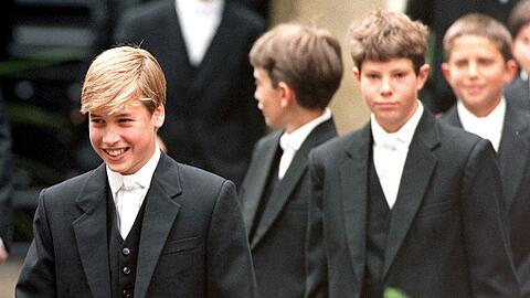 Auch Prinz William geh&ouml;rt zu den Absolventen. Hier ist er an seinem ersten Tag an der Schule im Jahr 1995 zu sehen. (Archivbild)