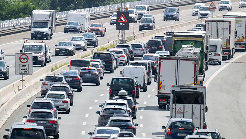 Herbstferien in Bayern: Am Freitag erwartet der ADAC die gr&ouml;&szlig;te Staugefahr. (Archivbild)