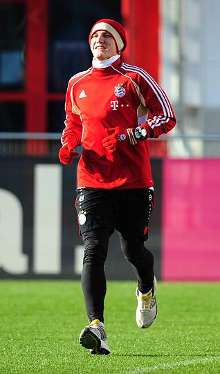 Der Deutsche Rekordmeister Bayern München hofft im Endspurt bis zur Winterpause auf ein vorzeitiges Comeback von Vize-Kapitän Bastian Schweinsteiger.
