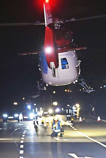 Horror-Crash auf der B304. Eine Frau wurde bei dem Unfall schwer verletzt.