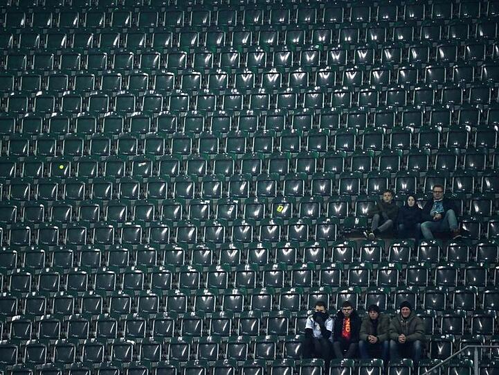 In Mönchengladbach beim Spiel der DFB-Elf gegen Weißrussland blieben etliche Tribünen weitgehend unbesetzt.
