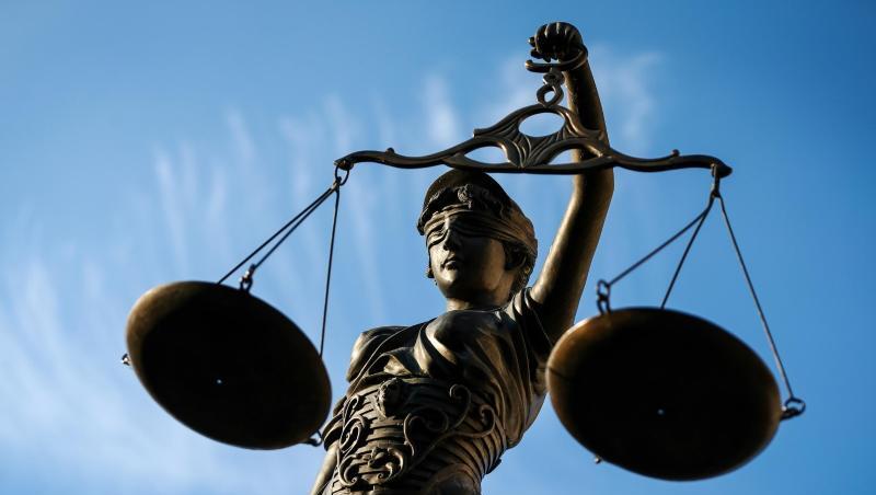 Eine Statue der Justitia hält eine Waage in ihrer Hand. Foto: David-Wolfgang Ebener/dpa/Archivbild Eine Statue der Justitia hält eine Waage in ihrer Hand. Foto: David-Wolfgang Ebener/dpa/Archivbild