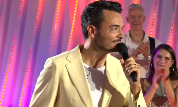 Giovanni Zarrella war den Tr&auml;nen nahe. Gemeinsam mit dem Publikum blickte der Entertainer auf die vergangenen f&uuml;nf Jahre seiner ZDF-Show zur&uuml;ck.