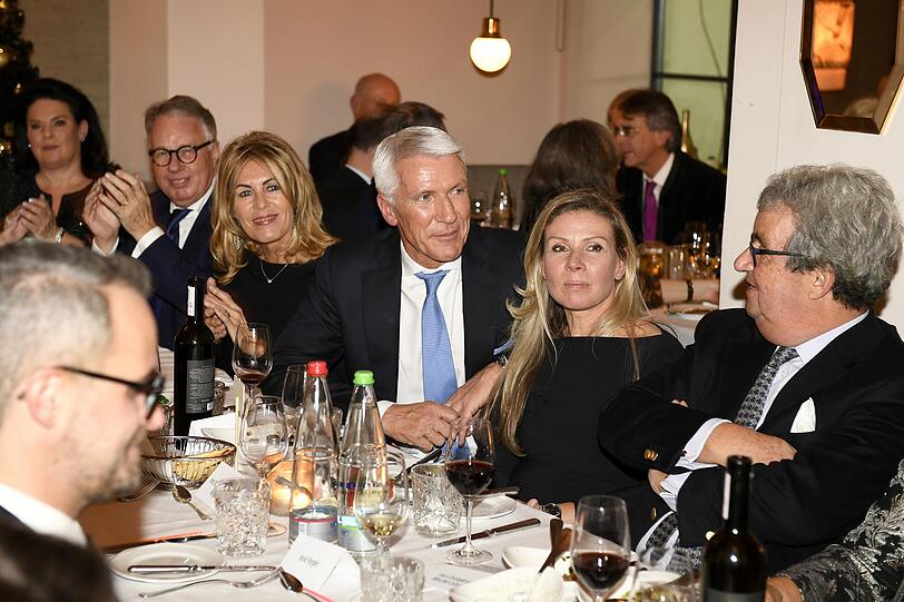 Ralf Büschl und Frau Ronny, Ralf Wintergerst (Vorsitzender der Geschäftsführung von Giesecke+Devrient) und Frau Silvia