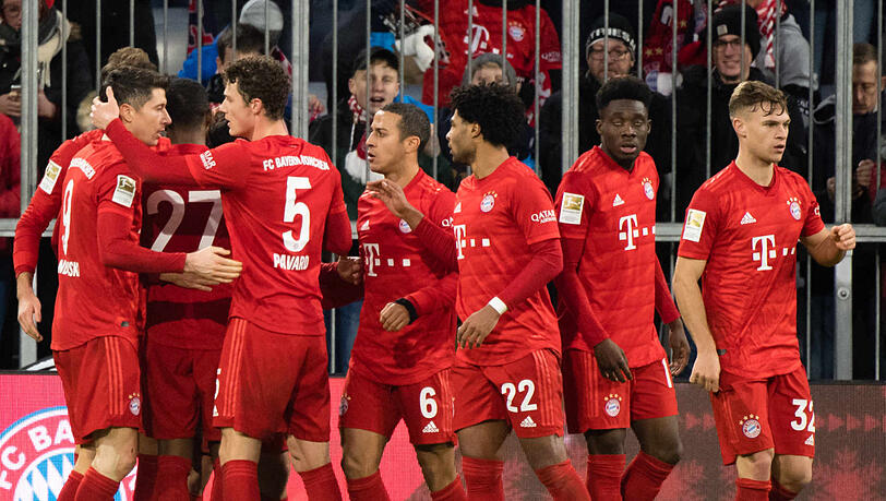 Der FC Bayern um Toptorjäger Lewandowski (li.) ist auf der Jagd nach einer historischen Bestmarke. Der FC Bayern um Toptorjäger Lewandowski (li.) ist auf der Jagd nach einer historischen Bestmarke.