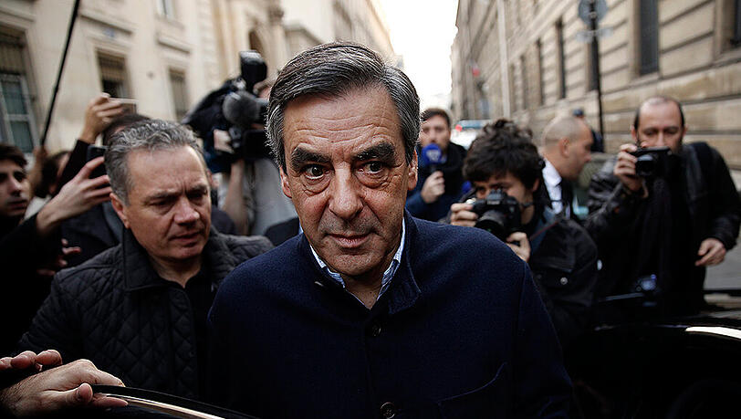 Hat sich für die Beschäftigung seiner Frau auf Parlamentskosten entschuldigt: der französische Präsidentschaftskandidat François Fillon Hat sich für die Beschäftigung seiner Frau auf Parlamentskosten entschuldigt: der französische Präsidentschaftskandidat François Fillon