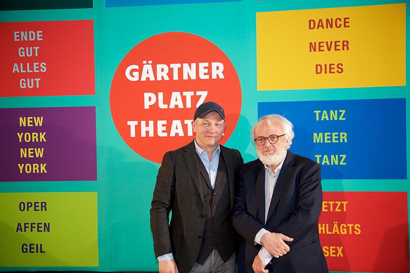 Josef E. Köpplinger (l.) mit Wilfried Hiller, der für das Gärtnerplatztheater Michael Endes &bdquo;Momo&ldquo; vertont.