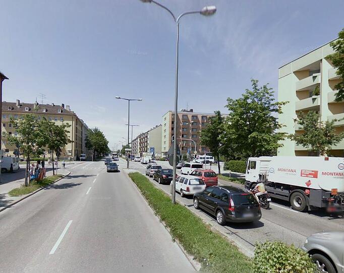 Am Frankfurter Ring passiert der Unfall.