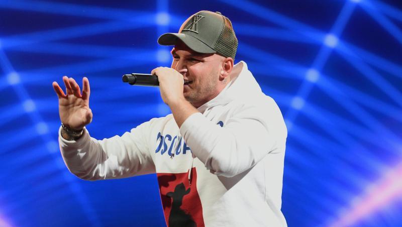 Pietro Lombardi hat mit Sommerhits Erfolg. Pietro Lombardi hat mit Sommerhits Erfolg.