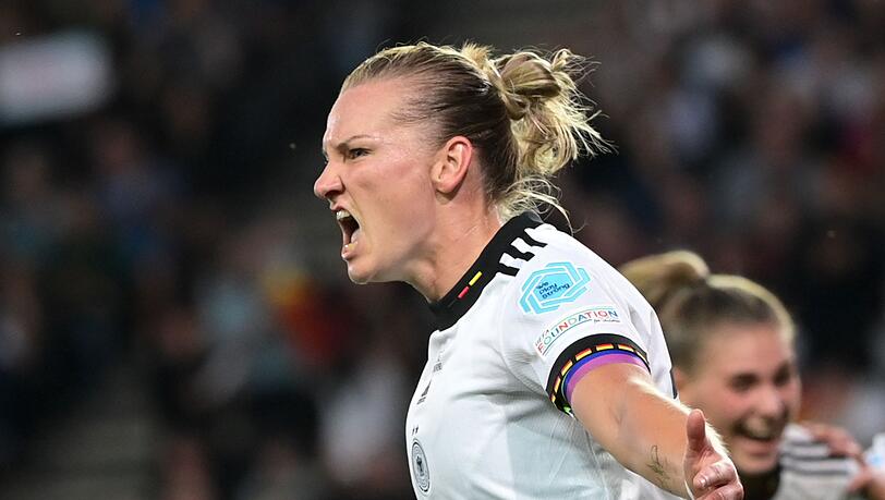 Die Kapitänin der DFB-Frauen, Alexandra Popp, hat ihr Team ins EM-Finale geschossen. Die Kapitänin der DFB-Frauen, Alexandra Popp, hat ihr Team ins EM-Finale geschossen.
