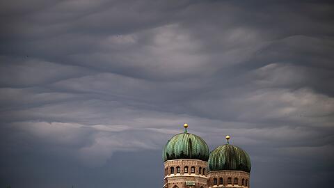 Der Deutsche Wetterdienst erwartet zum Teil starke Gewitter in Bayern. (Archivbild)