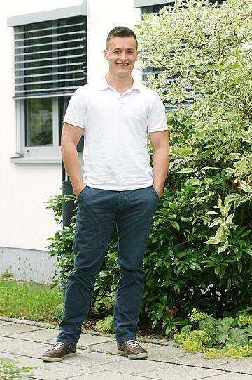 Benjamin Brauner (24): "Ich bin Vollzeitstudent und Teilzeitsoldat bei der Bundeswehr, weil mir's so gefällt. Klar stößt das auf Kritik. Früher hatten Offiziere ein ganz anderes Ansehen. Heute sehen viele den Bedarf an Soldaten nicht mehr. Aber den gibt es und vielen hilft es, zu sehen: Es gibt noch Menschen, die sich für mich einsetzen. Das hoffe ich mit meinem Studium als Elektrotechniker und technischer Informatiker zu erreichen &ndash; ich kann mir gut vorstellen, Berufssoldat zu werden. Mir ist zwar bewusst, dass man in Krisengebieten im Großen nicht viel bewirken kann. Aber das Kleine zählt auch &ndash; und wenn ich nur zwei, drei Leuten im Kosovo oder in Afghanistan helfen kann, ist das für mich schon etwas Bedeutendes."