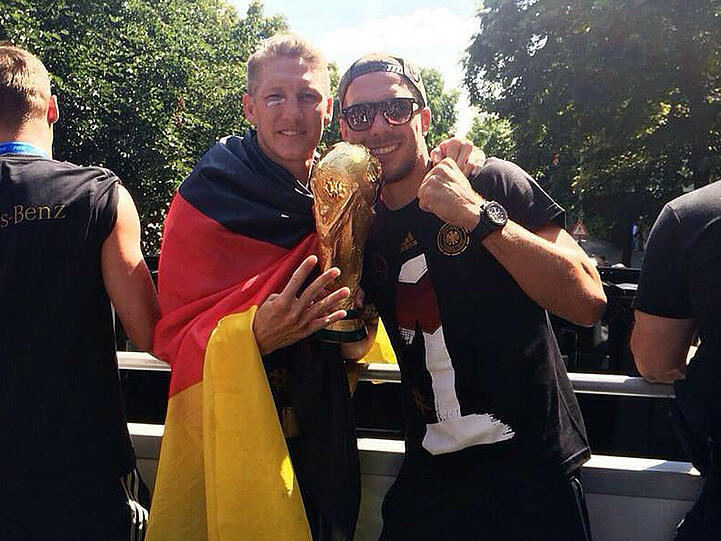 Schweini und Podolski: So sehen Sieger aus