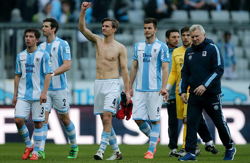 Am Schluss überwog die Enttäuschung über eine verpasste Chance: Die Akteure des TSV 1860 nach dem Remis gegen Bielefeld.