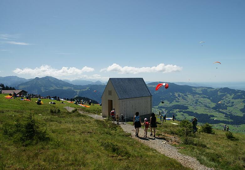 Das Vorbild? Eine Bergkapelle der Architekten bei Andelsbuch.